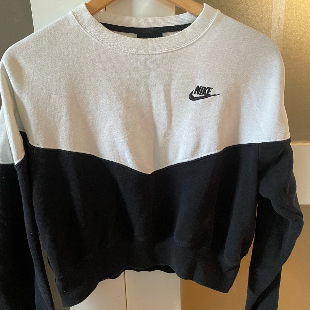 Nike Women's Two-Tone Black and White Hoodie